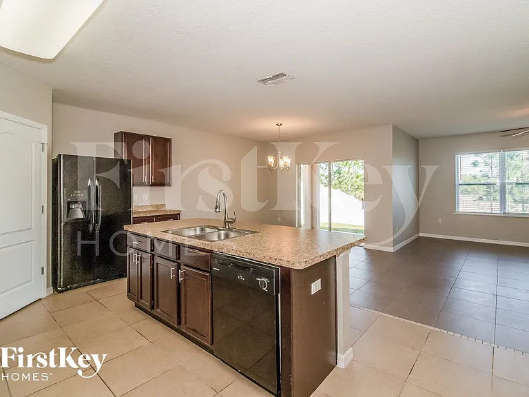 842 Freedom Blvd — Photo 7