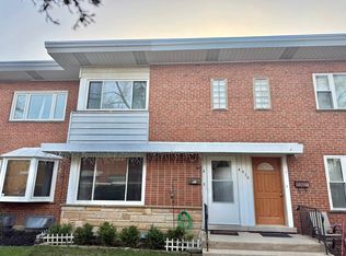 4926 Crain St #C, Skokie, IL 60077