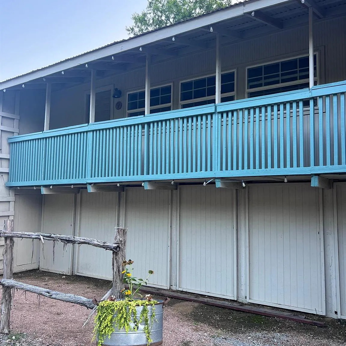 1 bed, 1.0 bath, 832 sqft, $1,350 — Photo 1