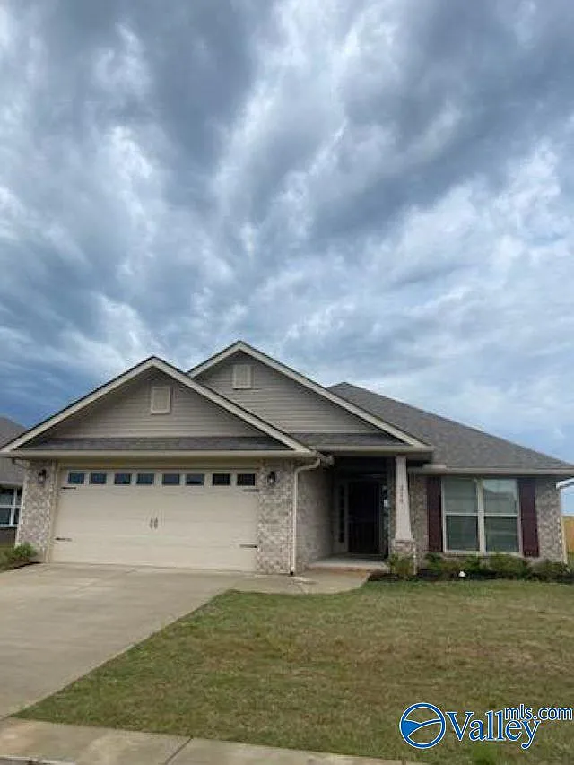 4 bed, 2.0 bath, 1850 sqft, $1,950 — Photo 1