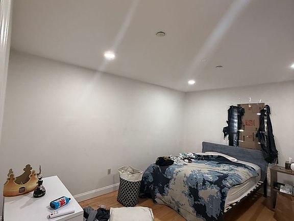 5th image of 8 Glencoe St APT 4