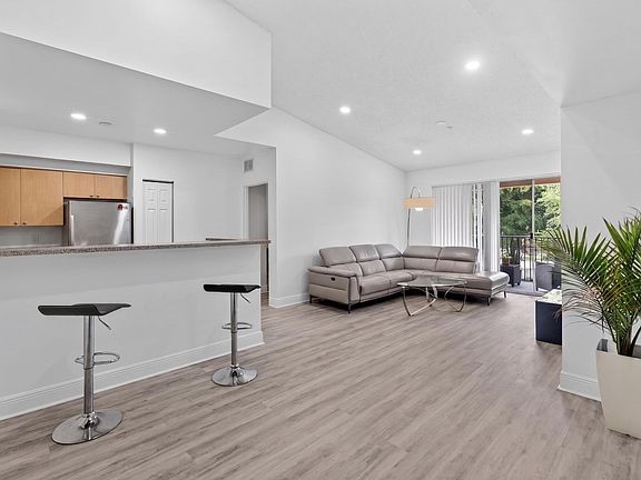 3rd image of 8020 Nob Hill Rd #305