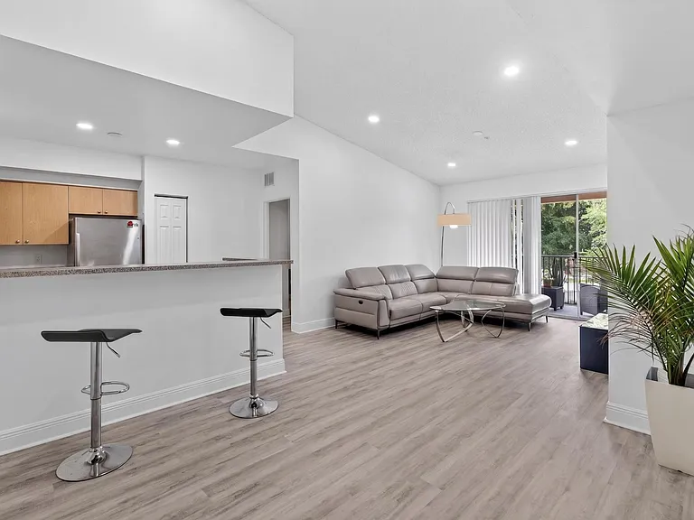 8020 Nob Hill Rd #305 — Photo 3