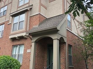 1734 Tudor Ln, Northbrook, IL 60062
