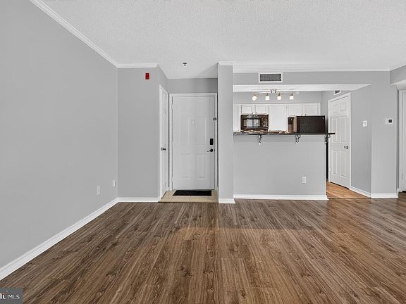 3rd image of 1504 Lincoln Way APT 308