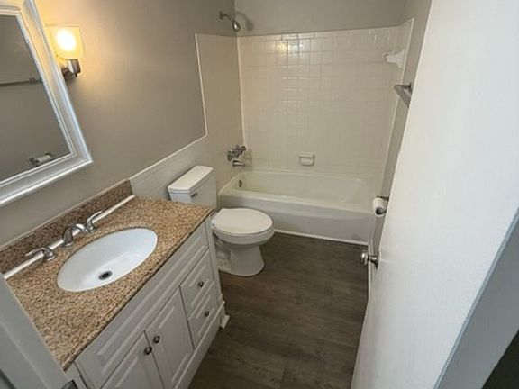 5th image of 700 Chateau Dr #747