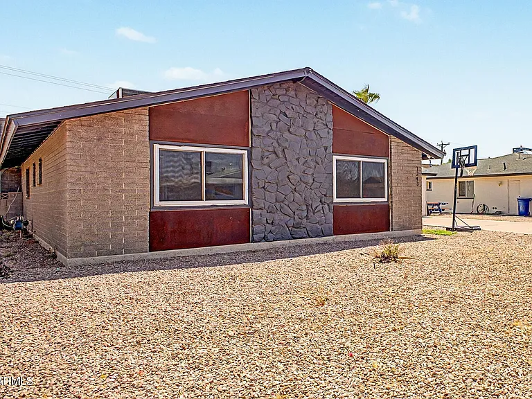 1243 E Riviera Dr — Photo 27