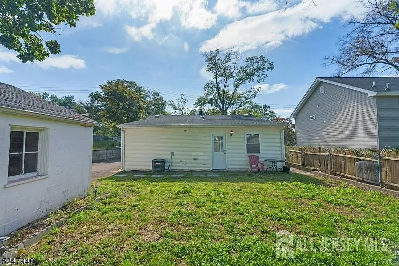 2 bed, 1.0 bath, $3,200 — Photo 3