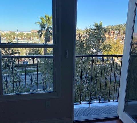 4th image of 2220 Village Walk Dr