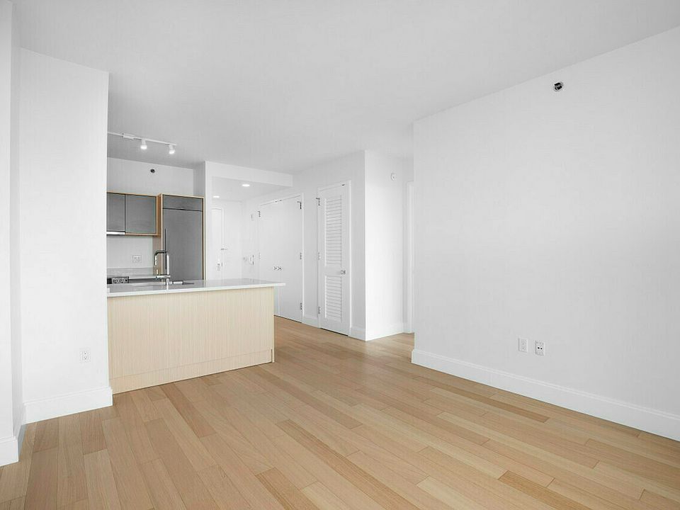 1st image of 10 City Poin APT 24T