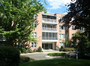 2 Putnam Hl APT 2C, Greenwich, CT 06830