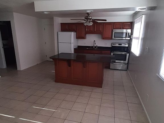 2nd image of 136 Lynwood Mnr #14