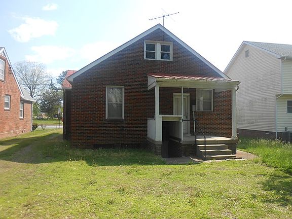 4th image of 21010 Chesterfield Ave