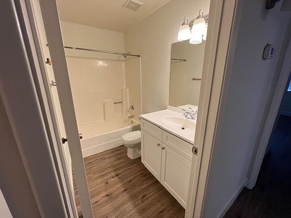 4th image of 2836 E Irwin Ave