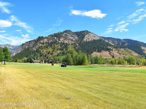 425 Middle Branch Dr, Thayne, WY 83127