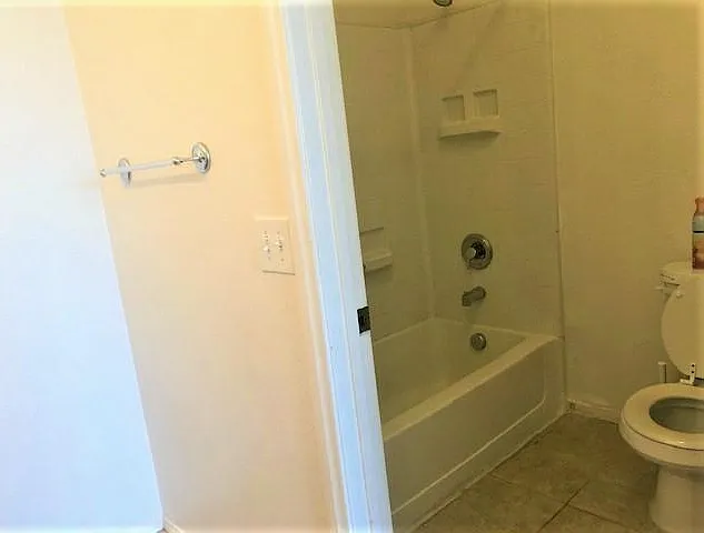 HUGE MASTER WITH WALK IN * MASTER BATH WITH 2 SINKS & TUB/SHOWER COMBO