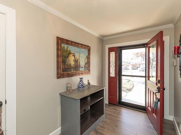 4th image of 3807 Carlton Dr
