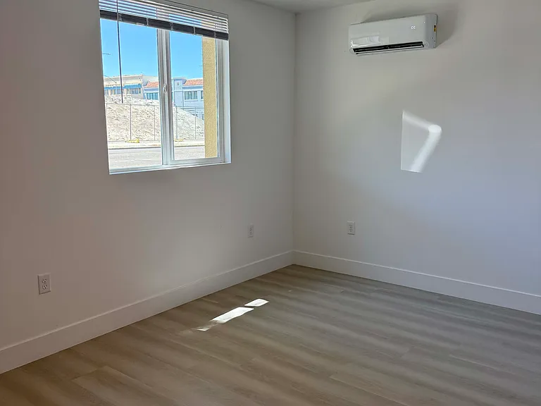 425 5th St #5 — Photo 7