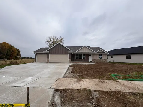 1690 Trefoil Trl, Howard, WI 54313