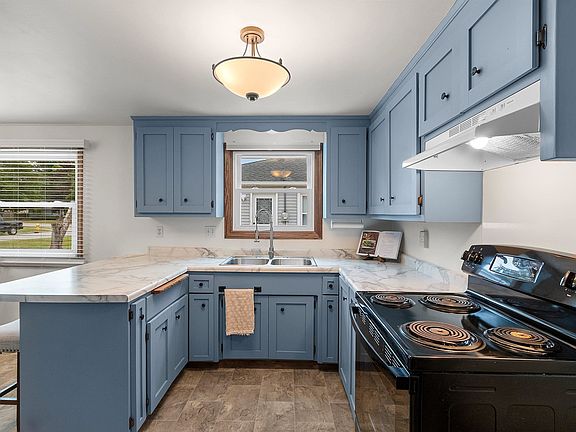 4th image of 1344 Hastings St