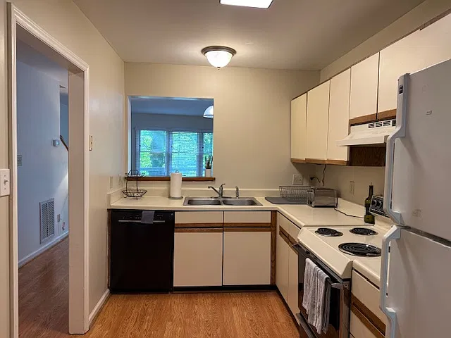 2 bed, 2.5 bath, 1081 sqft, $2,200 — Photo 4