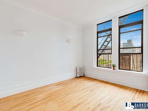 3rd image of 105 E 15th St APT 86