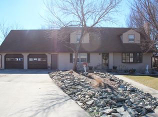 609 W 10th St, Winner, SD 57580