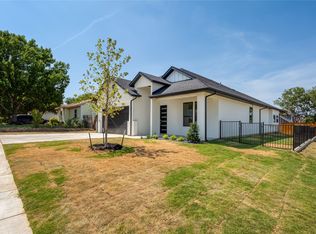 2561 Burton Ave, Fort Worth, TX 76105