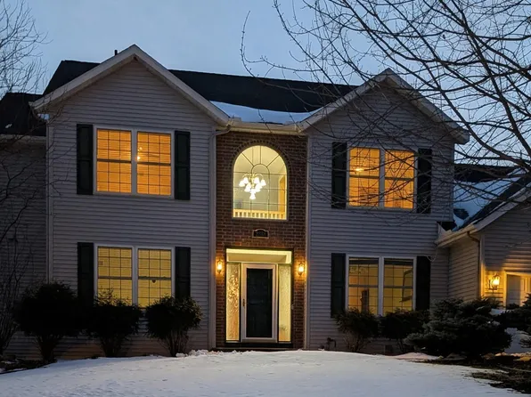 2888 Eagle Valley Dr, Woodbury, MN 55129