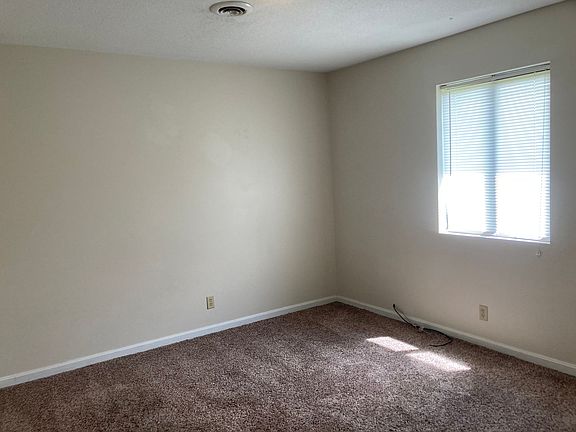 5th image of 907 Northwood Dr #A