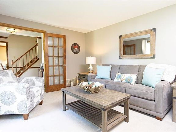 3rd image of 2748 Hartwood Cir