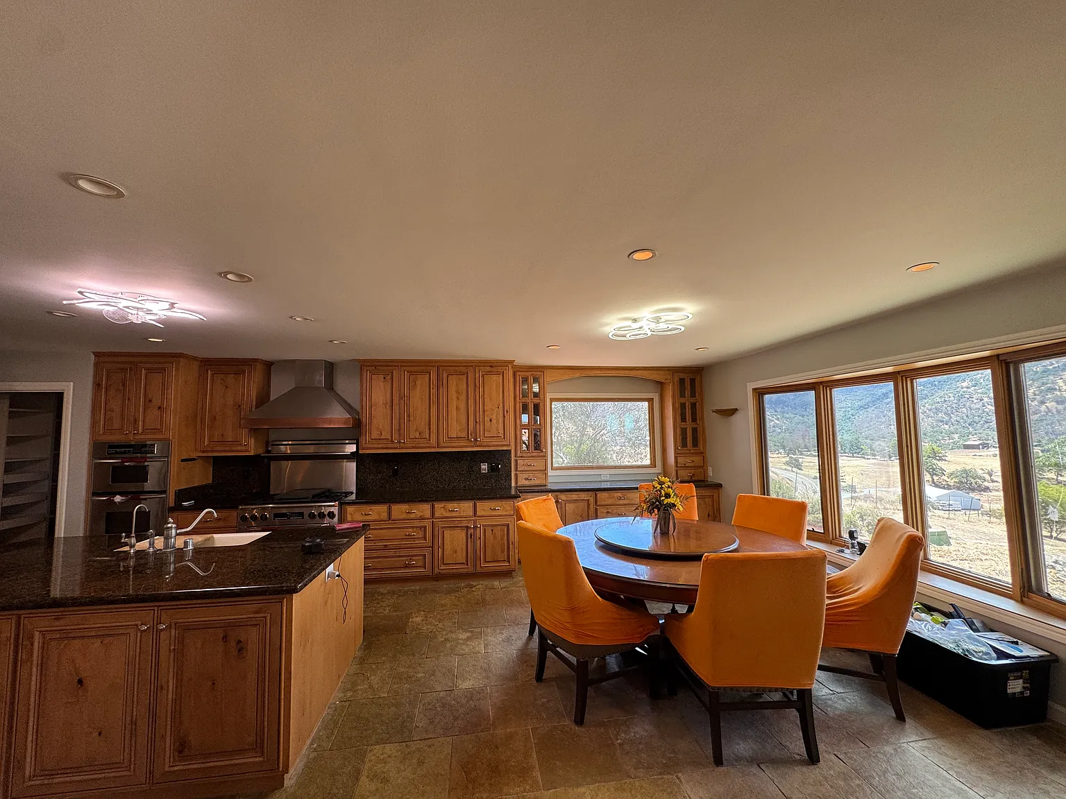 4 bed, 2473 sqft, $5,800 — Photo 4