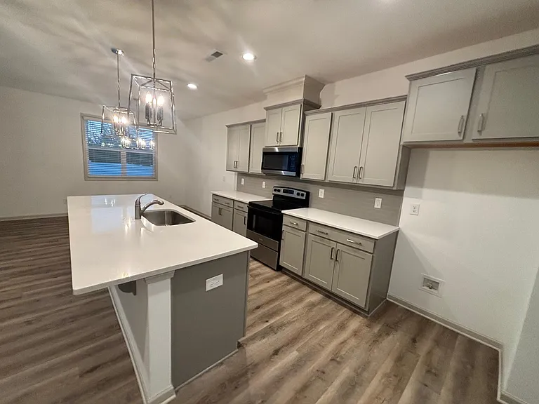 332 Everette Ave — Photo 5