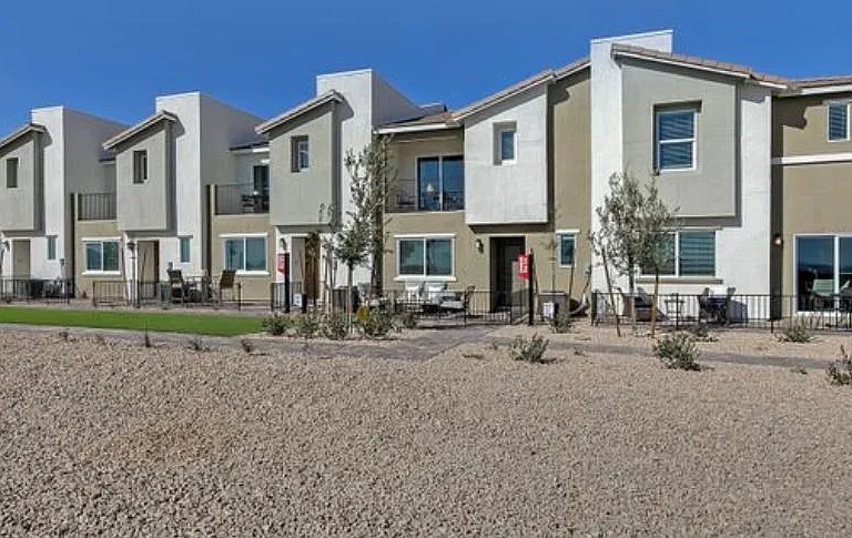 2828 Mosaic Moon Ln — Photo 52