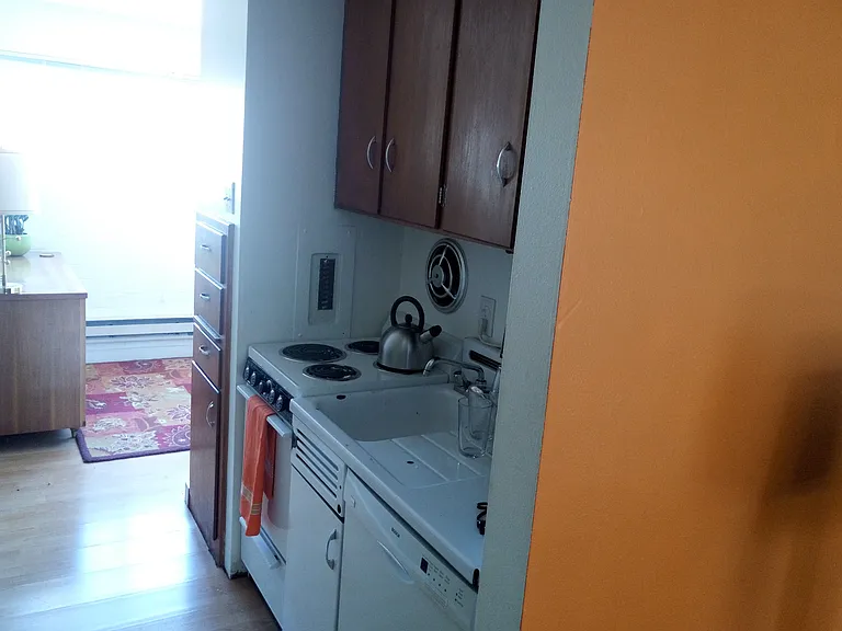 1414 E Howell St #9 — Photo 7