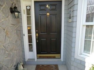 41 Lakebridge Dr S, Kings Park, NY 11754