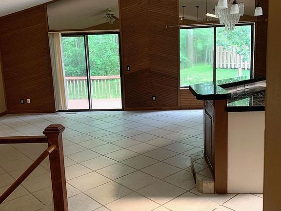 2nd image of 991 Crisfield Dr #111