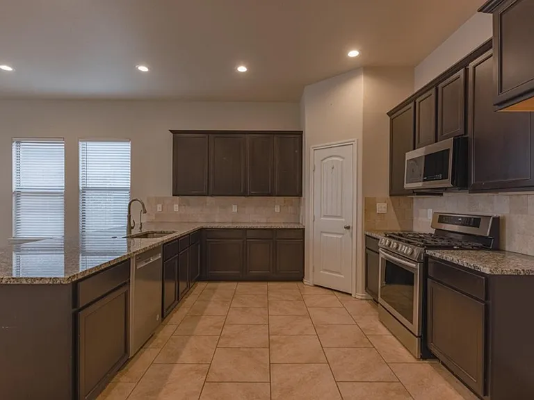 6706 Yellow Rose Ct — Photo 3
