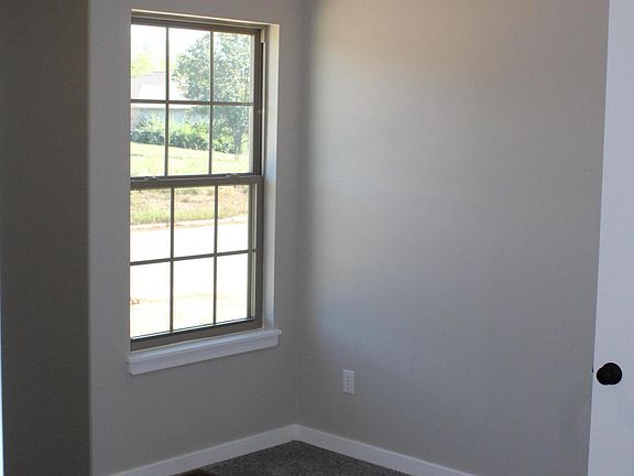 5th image of 410 E Becky Street