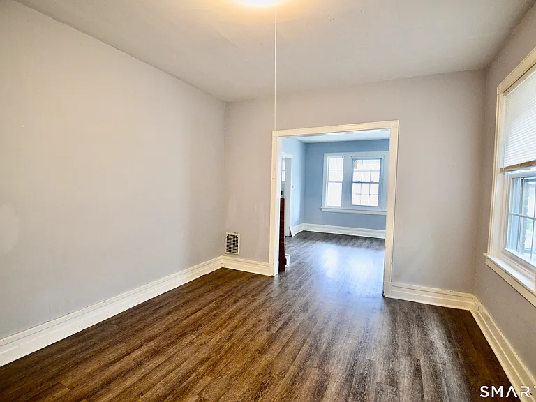 407 East Ave — Photo 4