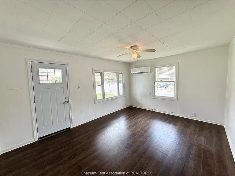20 McNaughton Ave — Photo 8