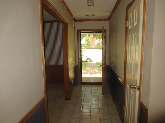 2nd image of 1560 Fox Trace Dr