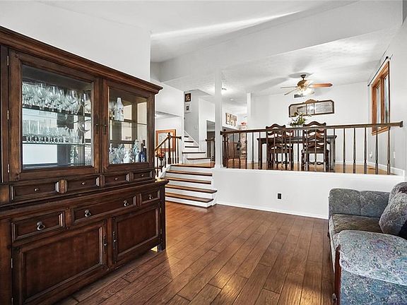 4th image of 1014 Glen Arbor Ct