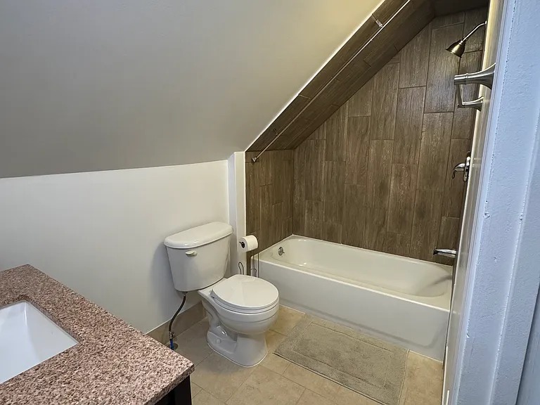 625 E 21st St #3 — Photo 7