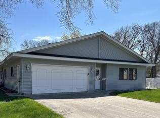 555 Graham St SW, Hutchinson, MN 55350