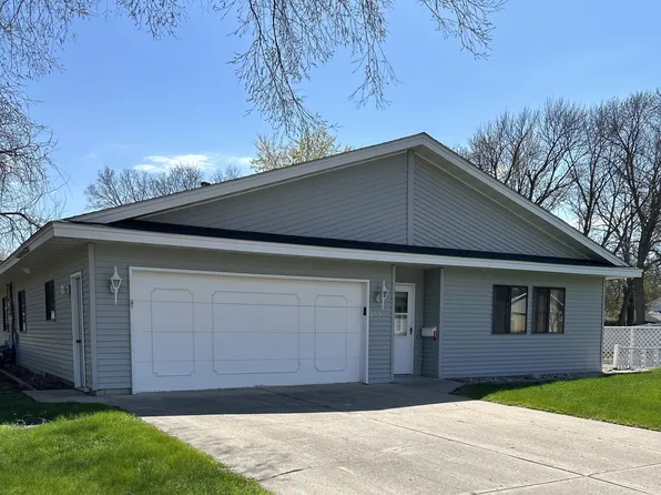 555 Graham St SW, Hutchinson, MN 55350