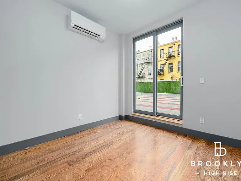 1461 Gates Ave #1F — Photo 8
