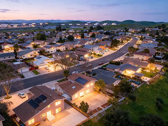 2nd image of 922 Coral Dr