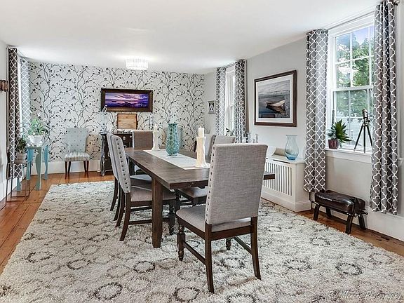 4th image of 95 Essex St #2