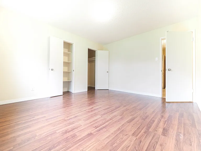 10712 University Ave NW — Photo 6